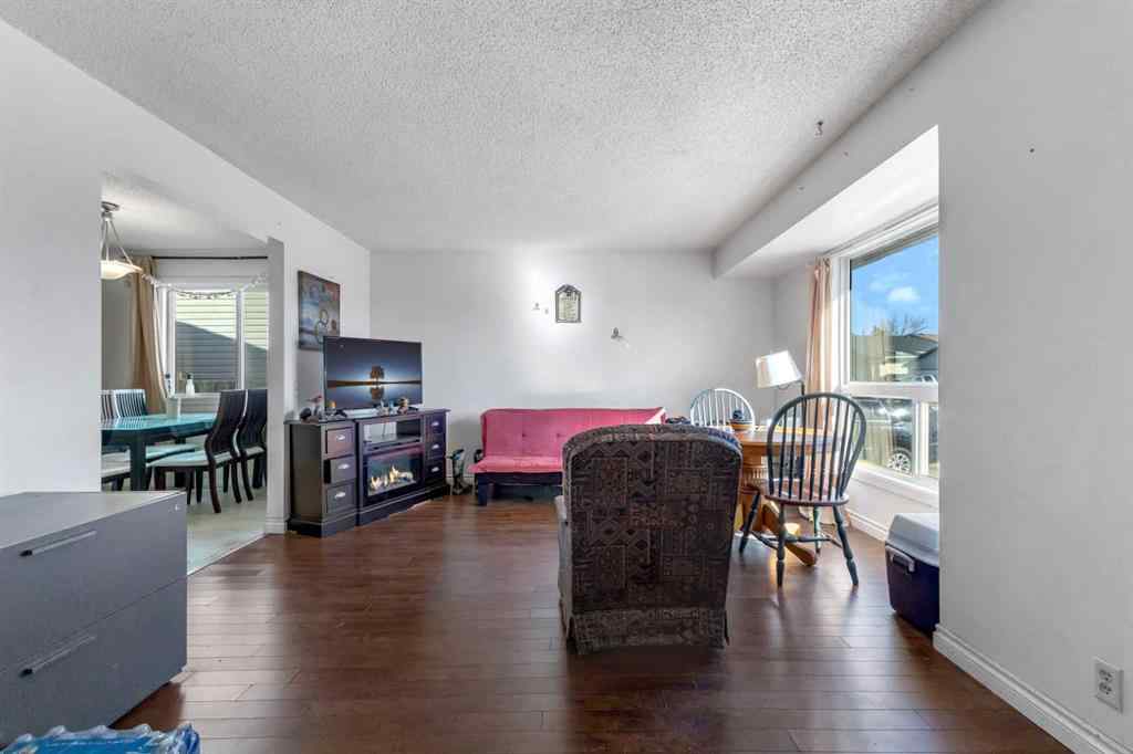 MLS® A2266021 - 7 Castleridge Way NE in Castleridge Calgary, Residential