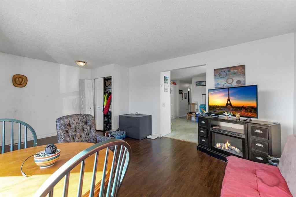 MLS® A2266021 - 7 Castleridge Way NE in Castleridge Calgary, Residential