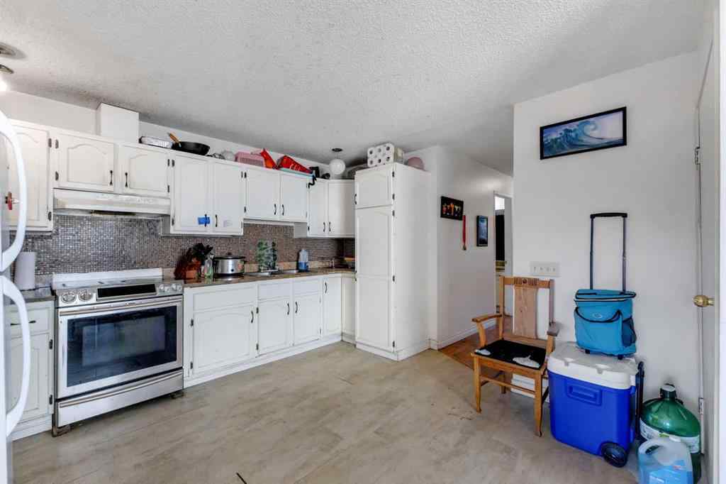 MLS® A2266021 - 7 Castleridge Way NE in Castleridge Calgary, Residential