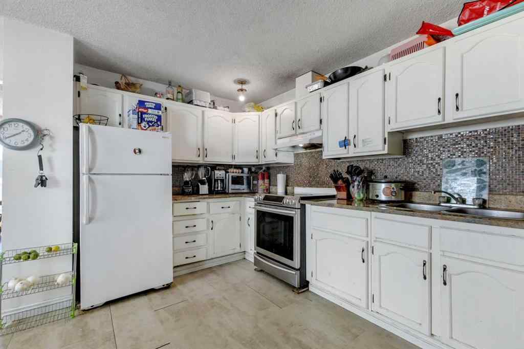 MLS® A2266021 - 7 Castleridge Way NE in Castleridge Calgary, Residential