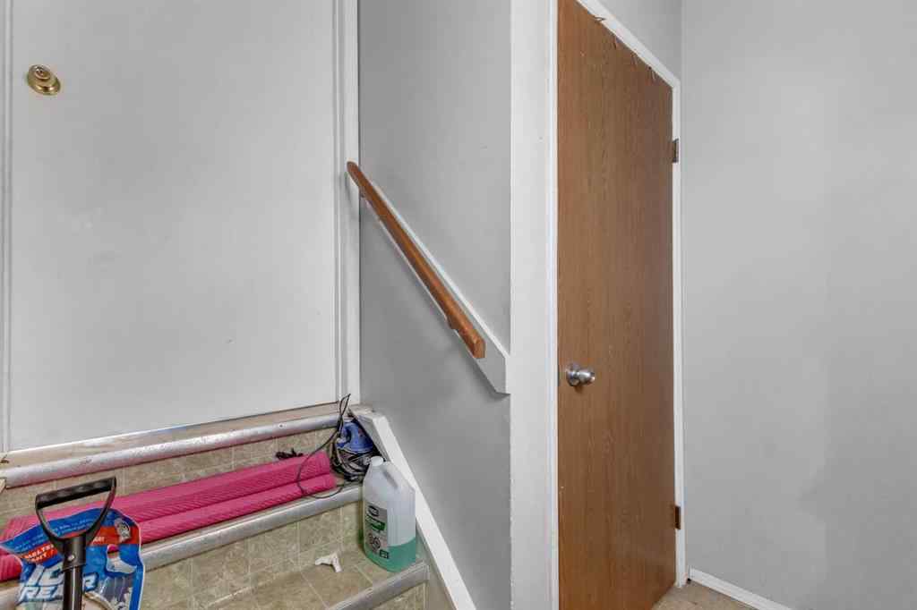 MLS® A2266021 - 7 Castleridge Way NE in Castleridge Calgary, Residential