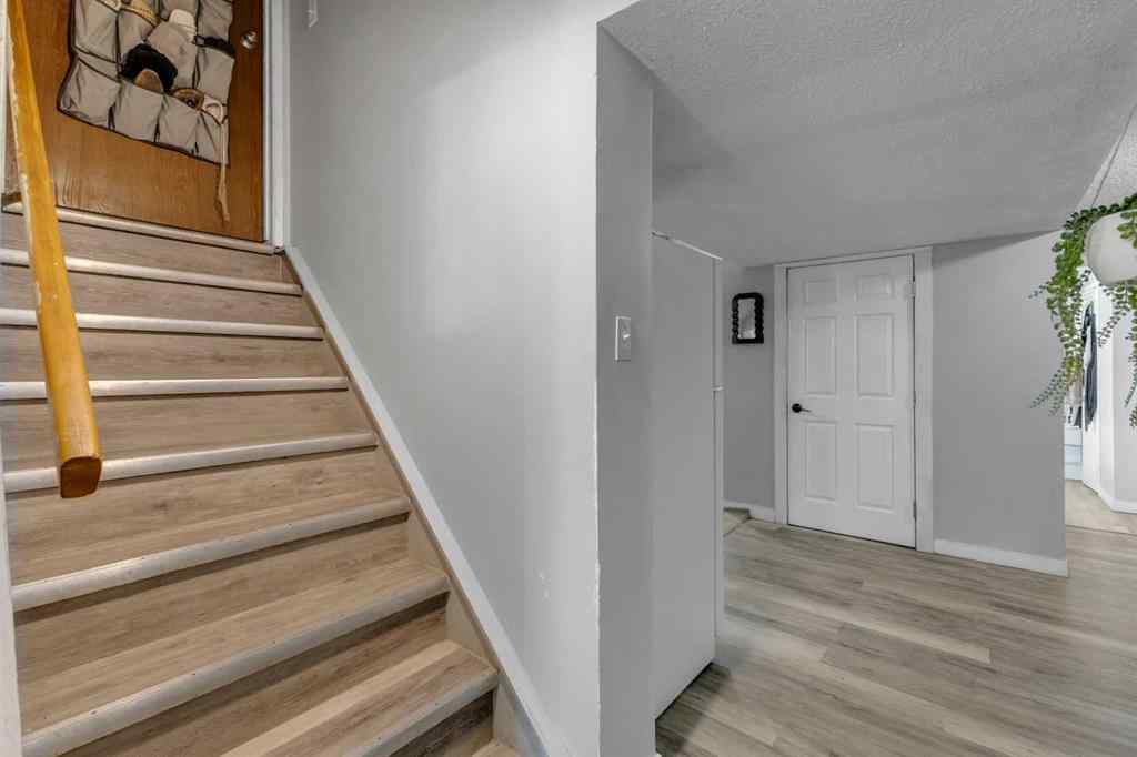 MLS® A2266021 - 7 Castleridge Way NE in Castleridge Calgary, Residential