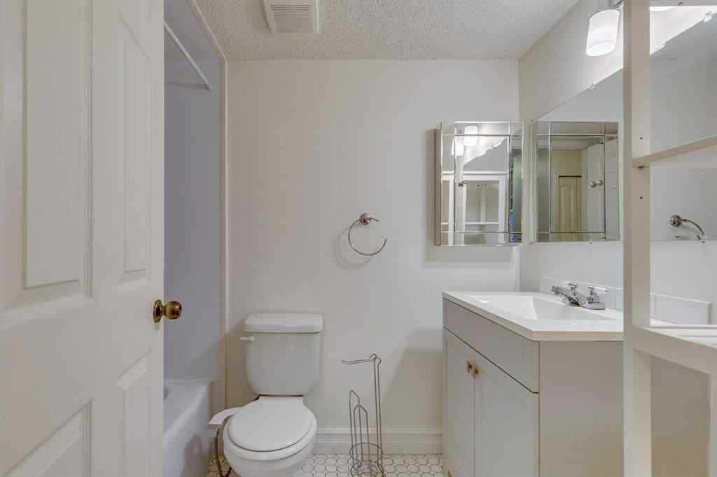 MLS® A2266023 - Unit #304 2140 17A Street SW in Bankview Calgary, Residential