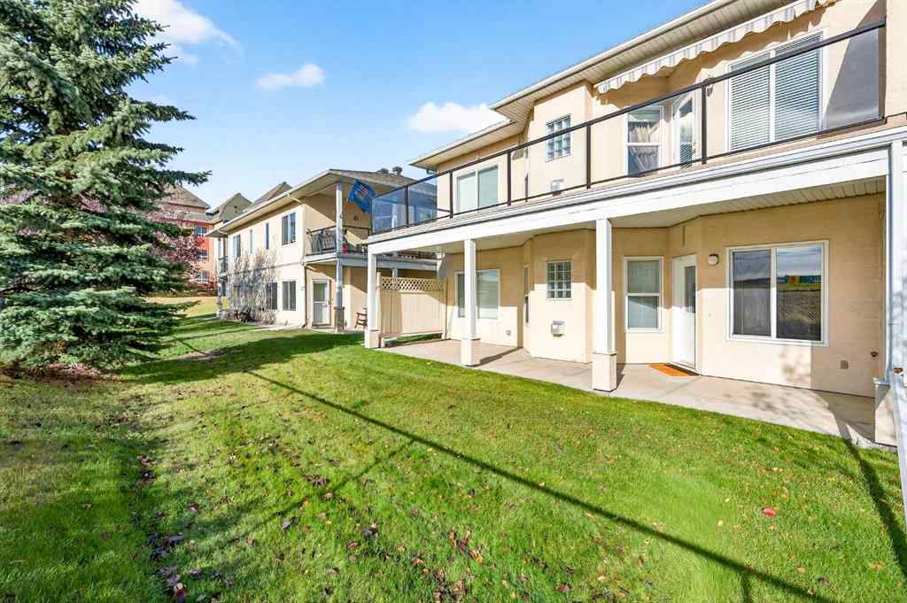 MLS® A2266029 - 80 Sierra Morena Landing SW in Signal Hill Calgary, Residential