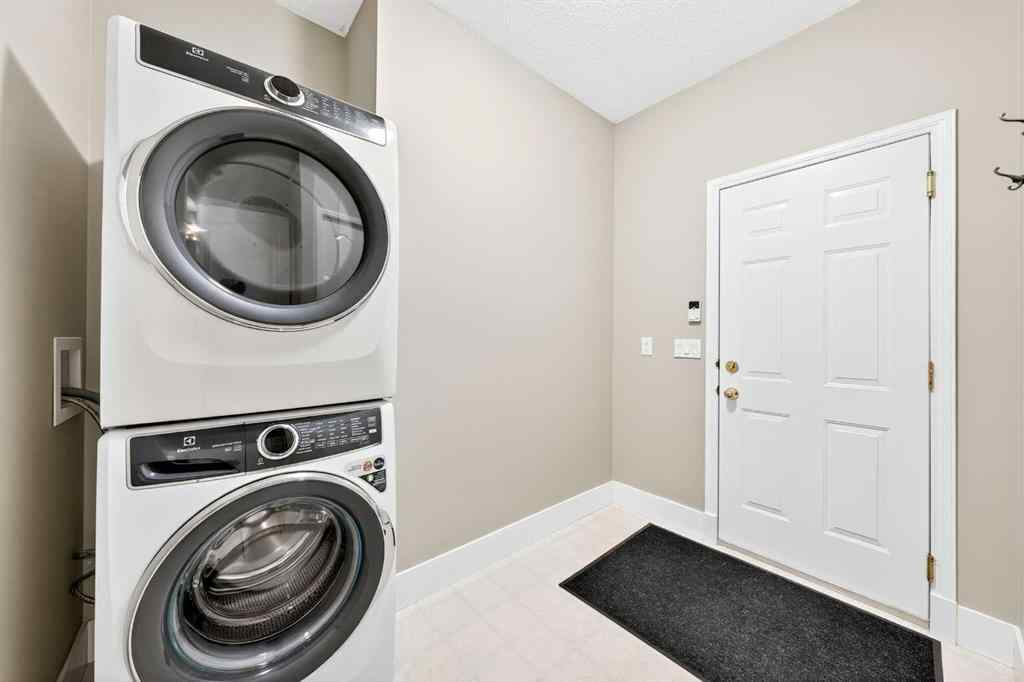 MLS® A2266029 - 80 Sierra Morena Landing SW in Signal Hill Calgary, Residential