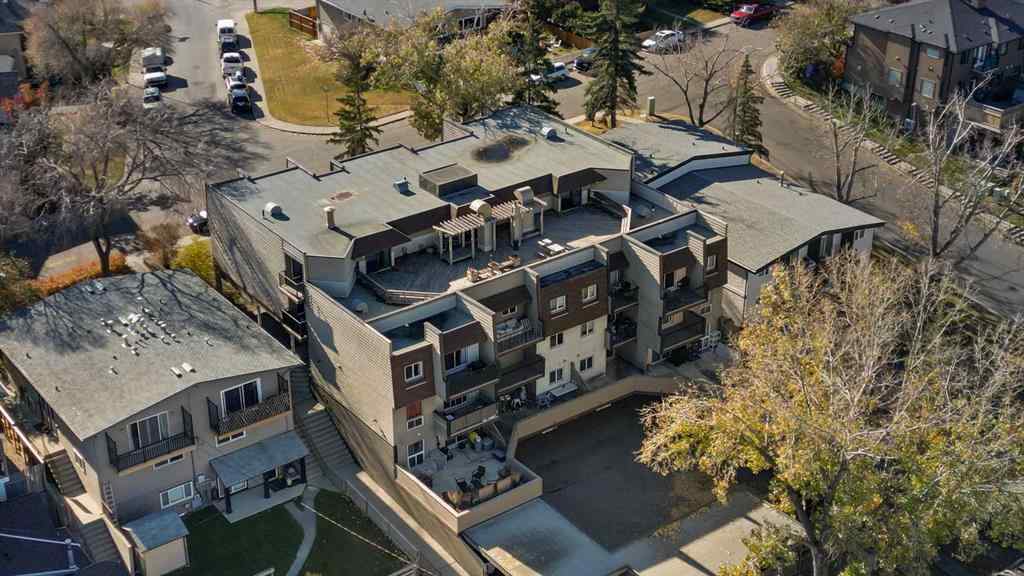 MLS® A2266030 - Unit #305 60 38A Avenue SW in Parkhill Calgary, Residential