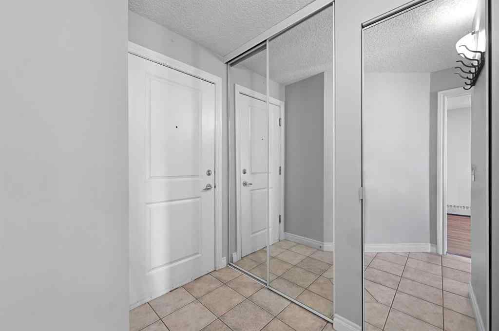 MLS® A2266030 - Unit #305 60 38A Avenue SW in Parkhill Calgary, Residential