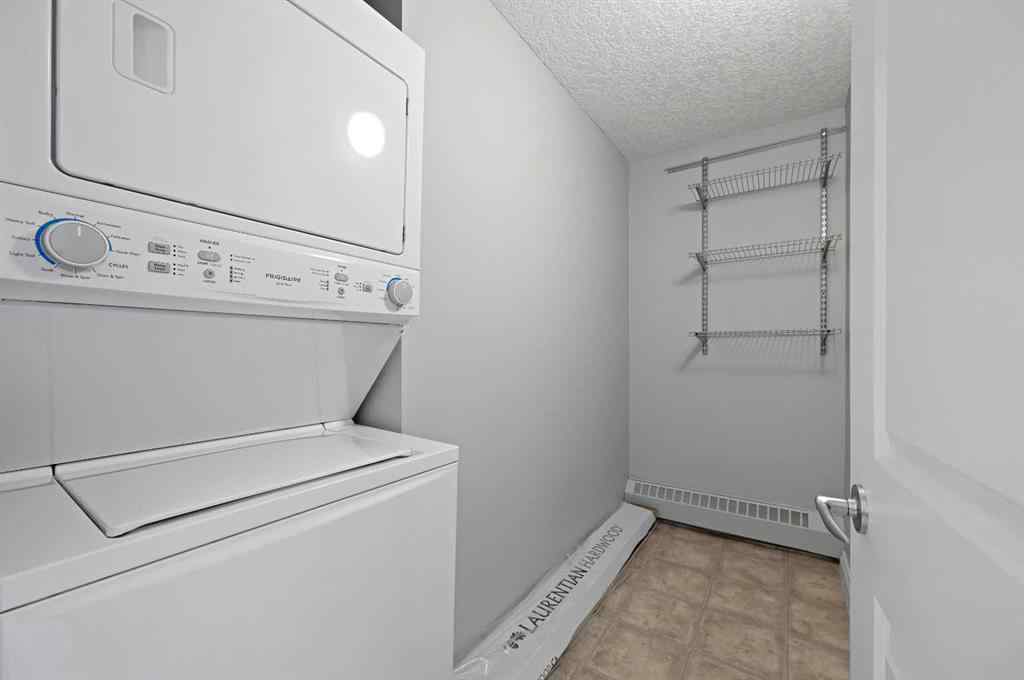 MLS® A2266030 - Unit #305 60 38A Avenue SW in Parkhill Calgary, Residential