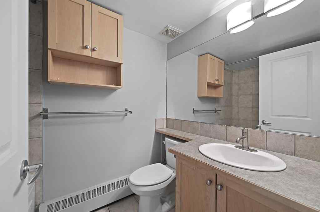 MLS® A2266030 - Unit #305 60 38A Avenue SW in Parkhill Calgary, Residential