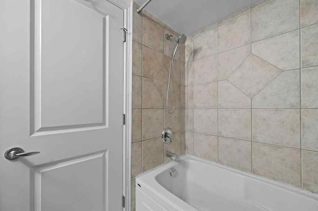 MLS® A2266030 - Unit #305 60 38A Avenue SW in Parkhill Calgary, Residential