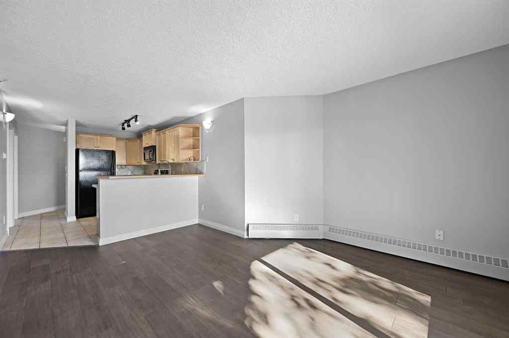 MLS® A2266030 - Unit #305 60 38A Avenue SW in Parkhill Calgary, Residential
