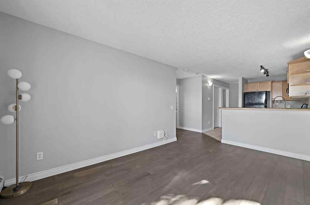 MLS® A2266030 - Unit #305 60 38A Avenue SW in Parkhill Calgary, Residential