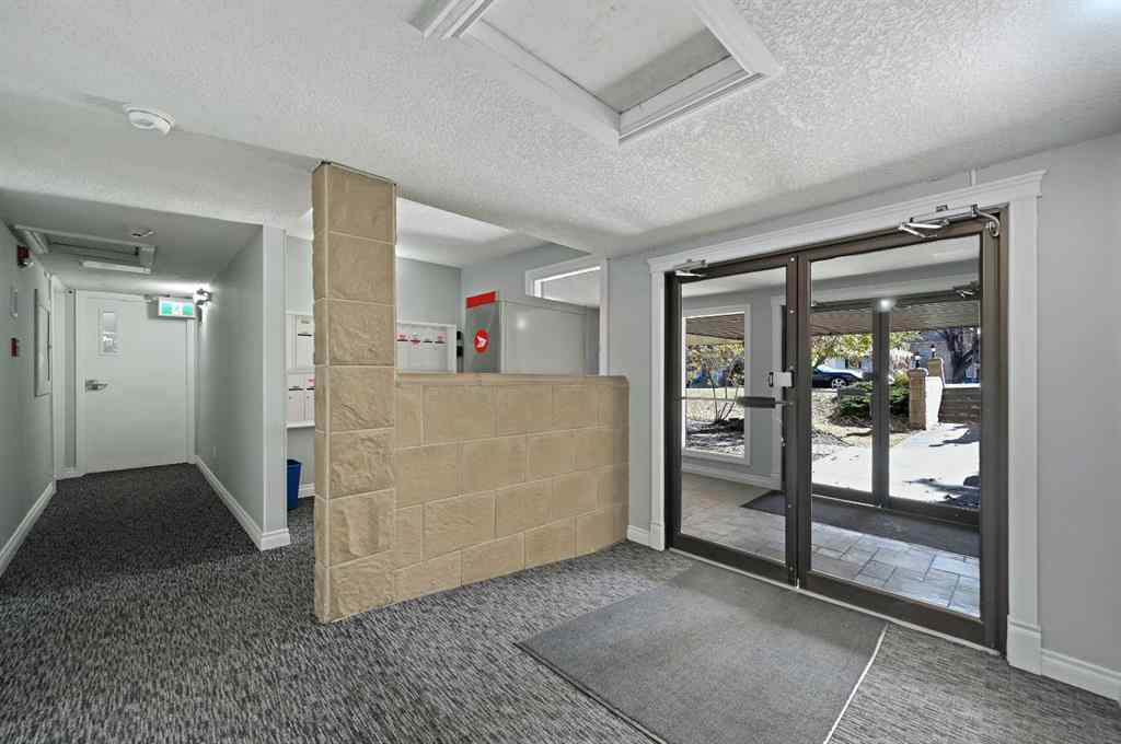 MLS® A2266030 - Unit #305 60 38A Avenue SW in Parkhill Calgary, Residential