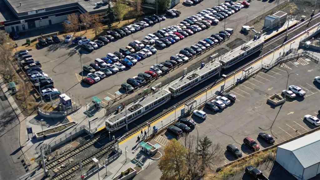 MLS® A2266030 - Unit #305 60 38A Avenue SW in Parkhill Calgary, Residential