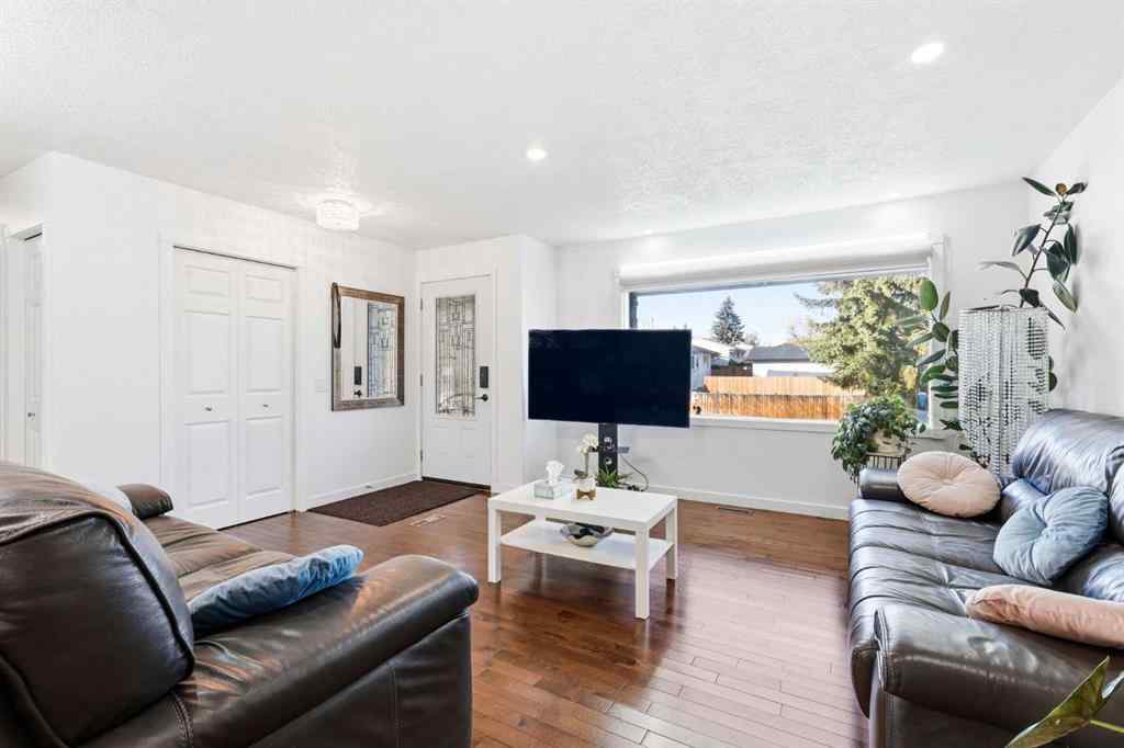 MLS® A2266036 - 419 Whiteview Close NE in Whitehorn Calgary, Residential