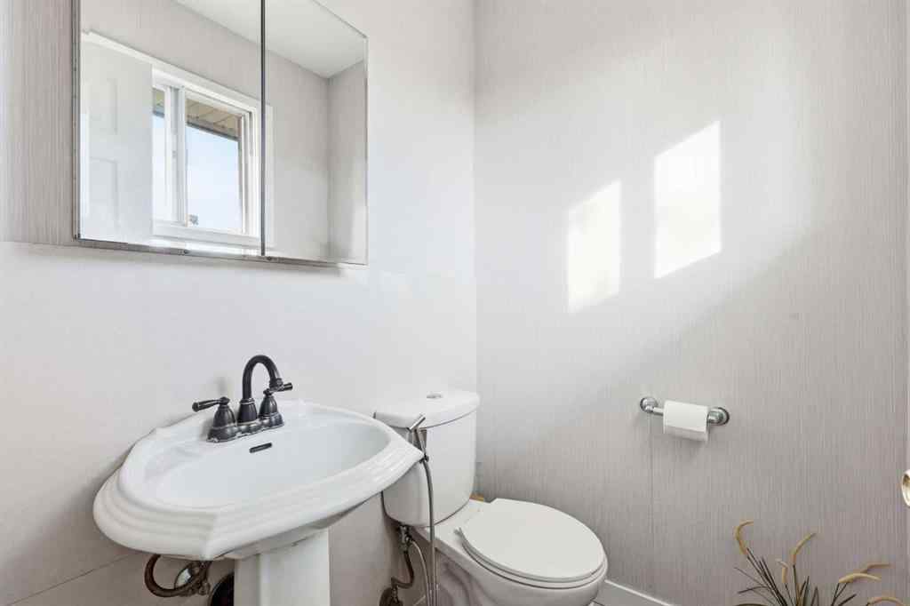 MLS® A2266036 - 419 Whiteview Close NE in Whitehorn Calgary, Residential