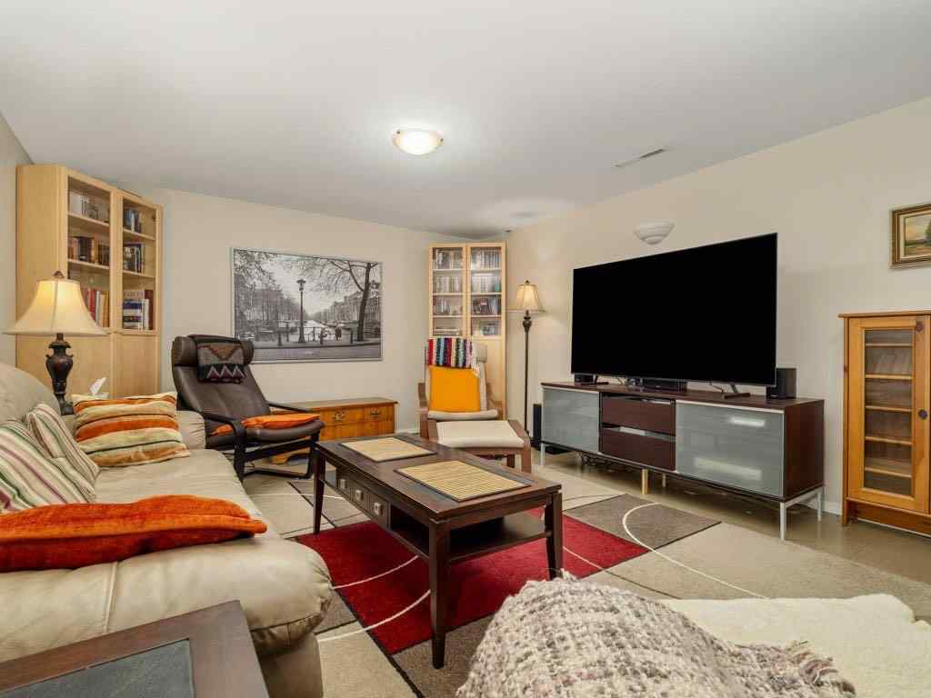 MLS® A2266041 - 2122 20 Avenue S in Agnes Davidson Lethbridge, Residential