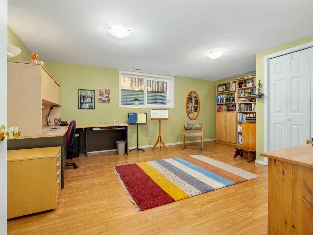 MLS® A2266041 - 2122 20 Avenue S in Agnes Davidson Lethbridge, Residential