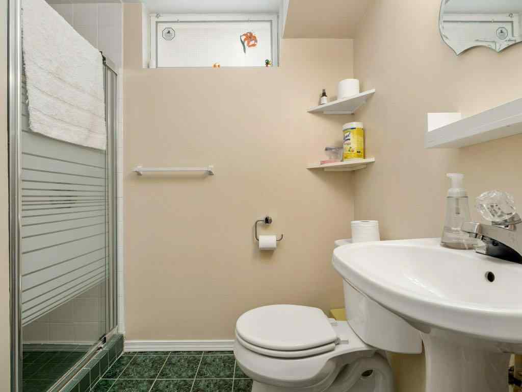 MLS® A2266041 - 2122 20 Avenue S in Agnes Davidson Lethbridge, Residential