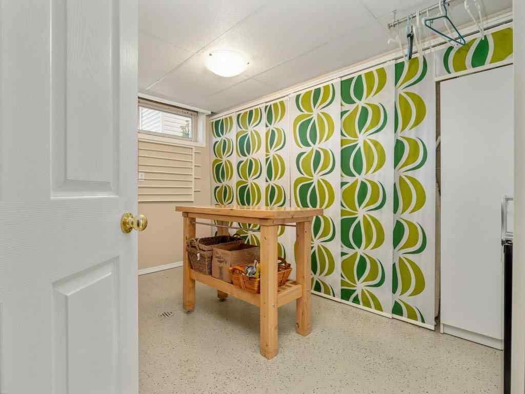 MLS® A2266041 - 2122 20 Avenue S in Agnes Davidson Lethbridge, Residential