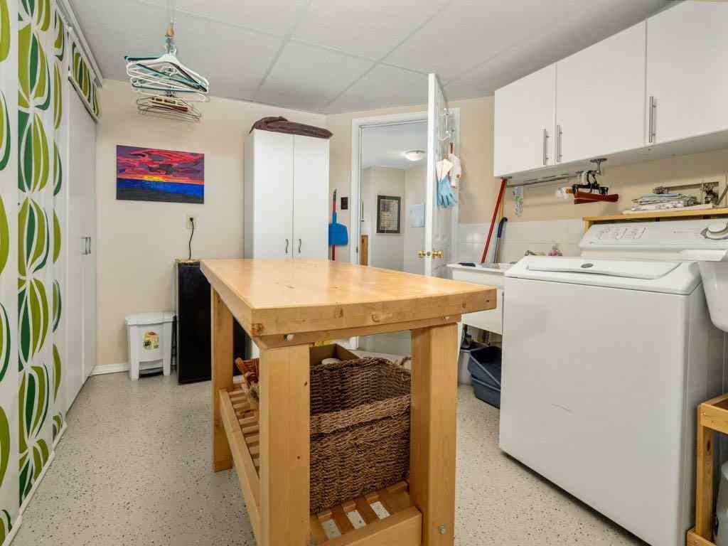 MLS® A2266041 - 2122 20 Avenue S in Agnes Davidson Lethbridge, Residential