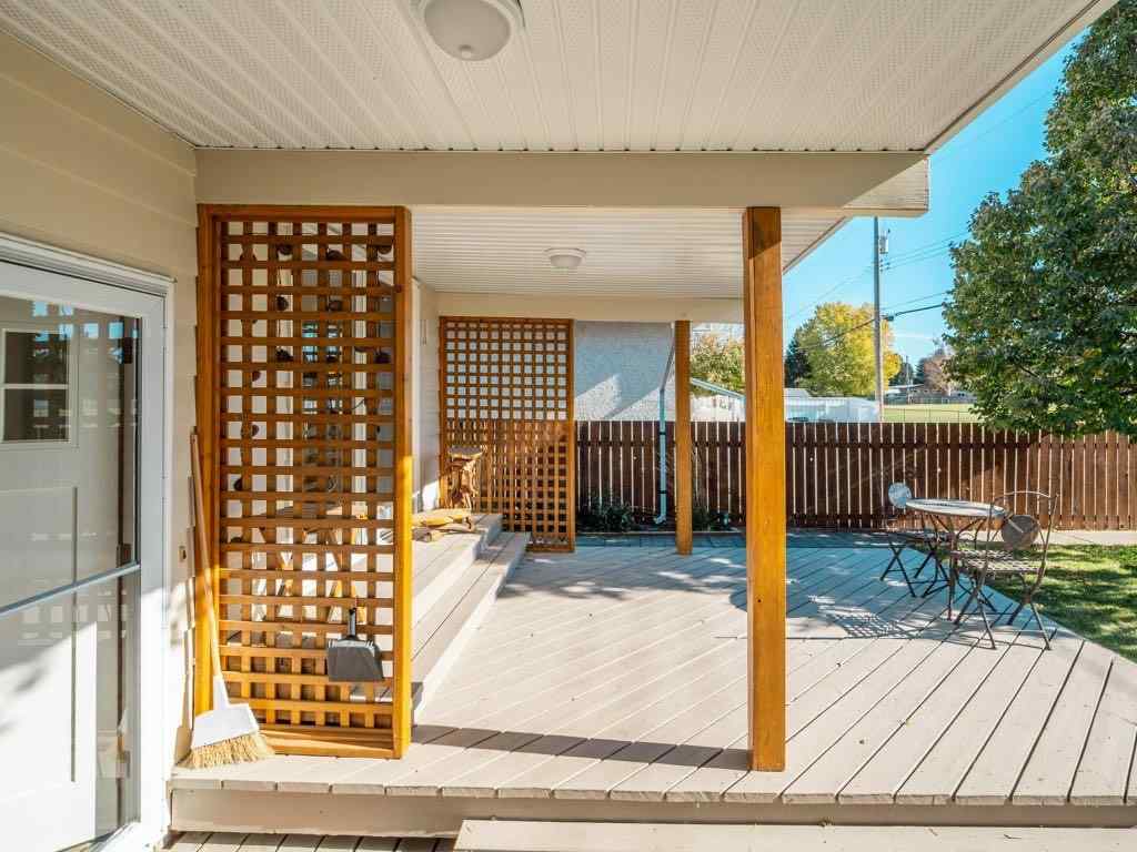 MLS® A2266041 - 2122 20 Avenue S in Agnes Davidson Lethbridge, Residential