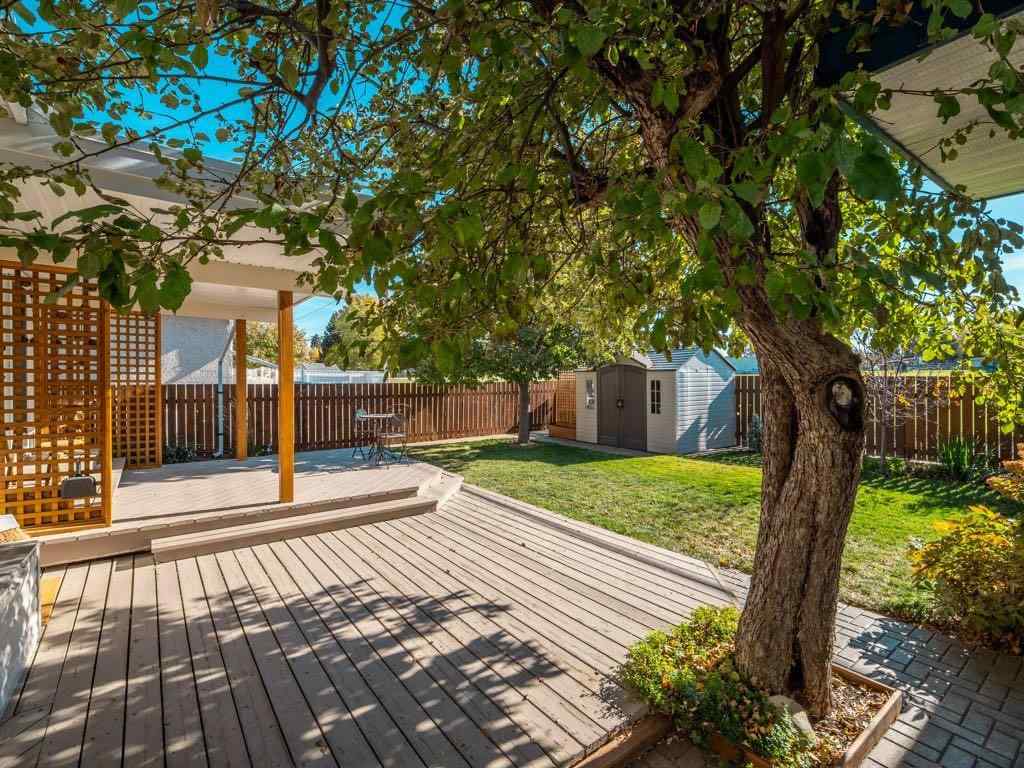 MLS® A2266041 - 2122 20 Avenue S in Agnes Davidson Lethbridge, Residential