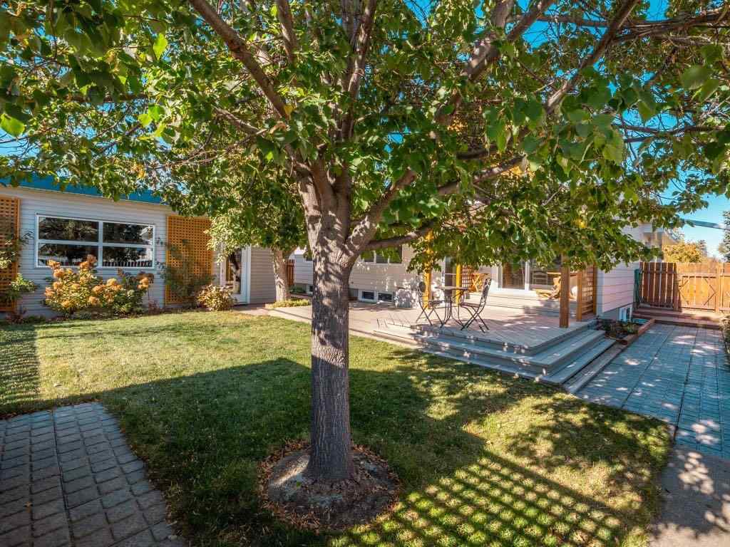 MLS® A2266041 - 2122 20 Avenue S in Agnes Davidson Lethbridge, Residential