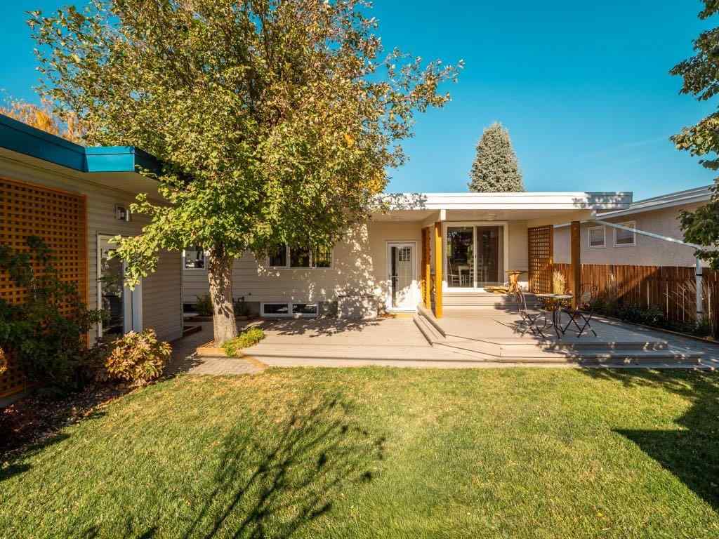 MLS® A2266041 - 2122 20 Avenue S in Agnes Davidson Lethbridge, Residential