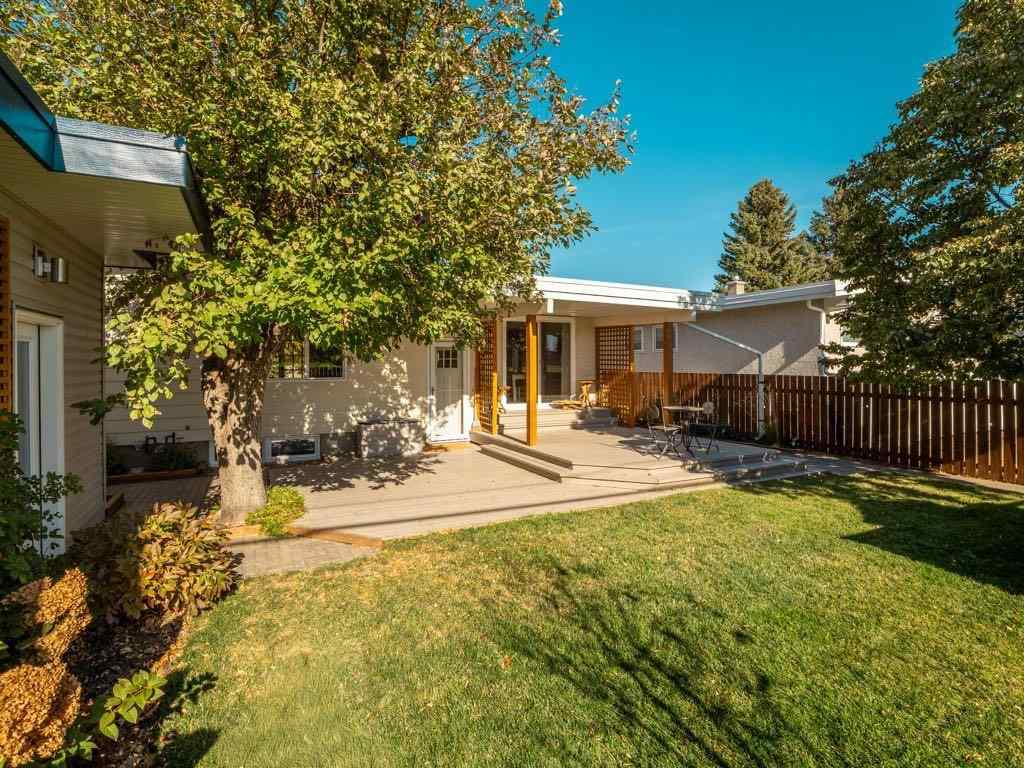 MLS® A2266041 - 2122 20 Avenue S in Agnes Davidson Lethbridge, Residential