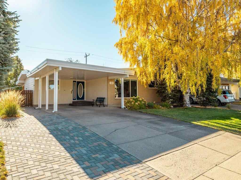 MLS® A2266041 - 2122 20 Avenue S in Agnes Davidson Lethbridge, Residential