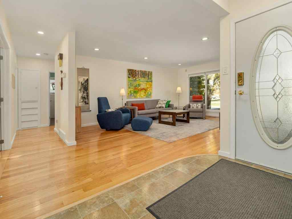 MLS® A2266041 - 2122 20 Avenue S in Agnes Davidson Lethbridge, Residential