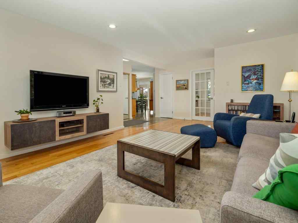 MLS® A2266041 - 2122 20 Avenue S in Agnes Davidson Lethbridge, Residential