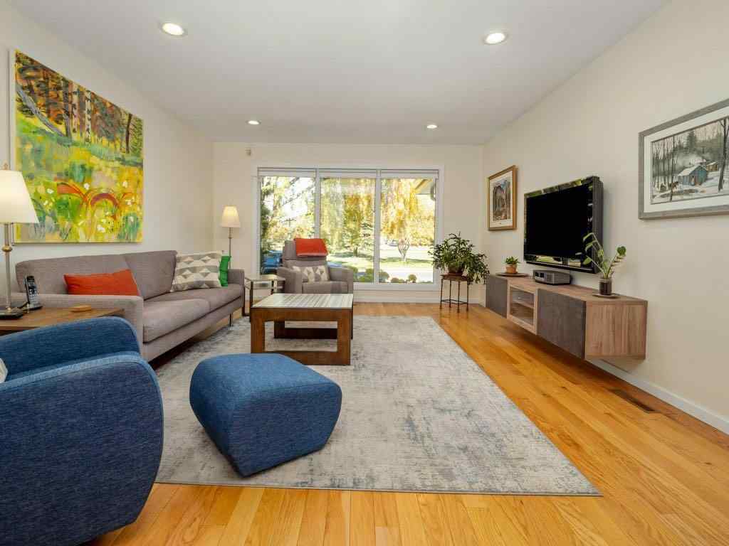 MLS® A2266041 - 2122 20 Avenue S in Agnes Davidson Lethbridge, Residential