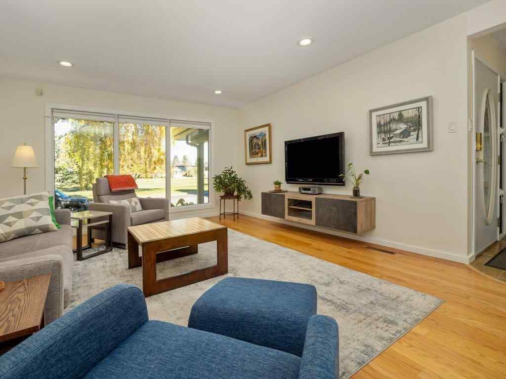 MLS® A2266041 - 2122 20 Avenue S in Agnes Davidson Lethbridge, Residential