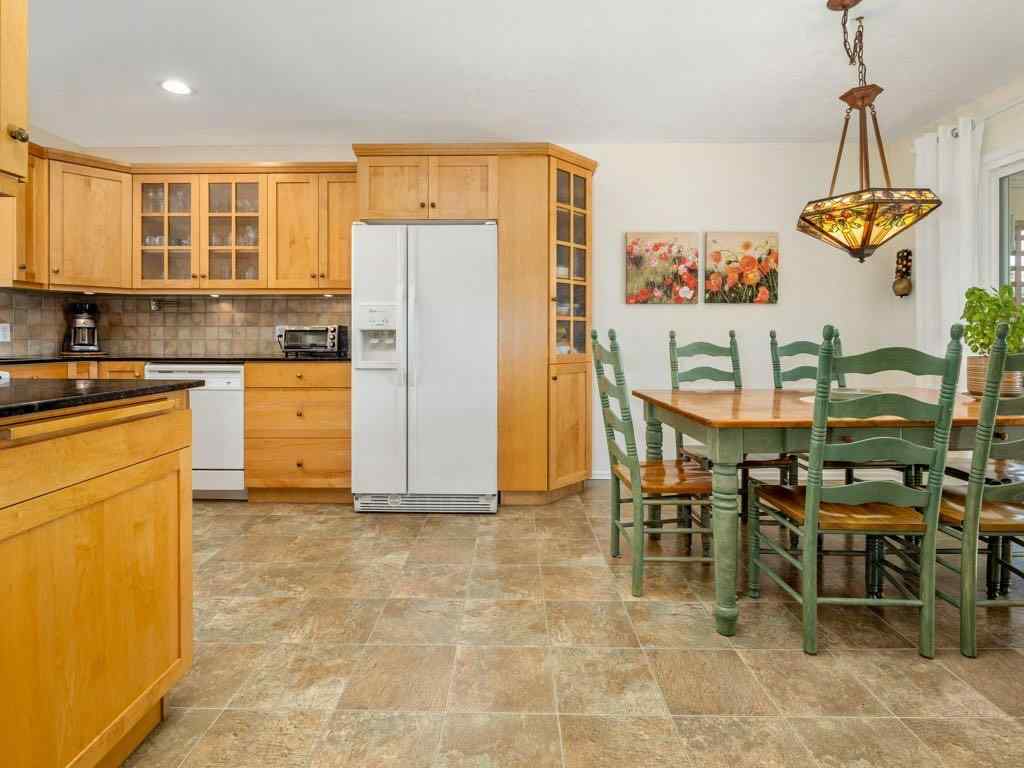 MLS® A2266041 - 2122 20 Avenue S in Agnes Davidson Lethbridge, Residential