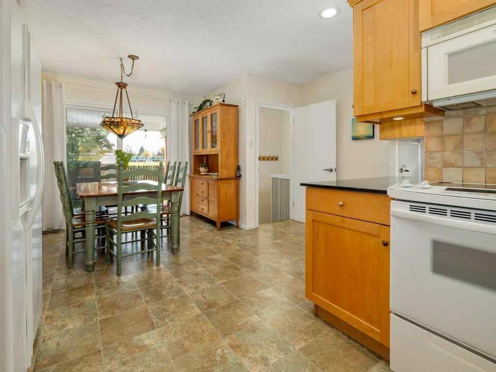 MLS® A2266041 - 2122 20 Avenue S in Agnes Davidson Lethbridge, Residential