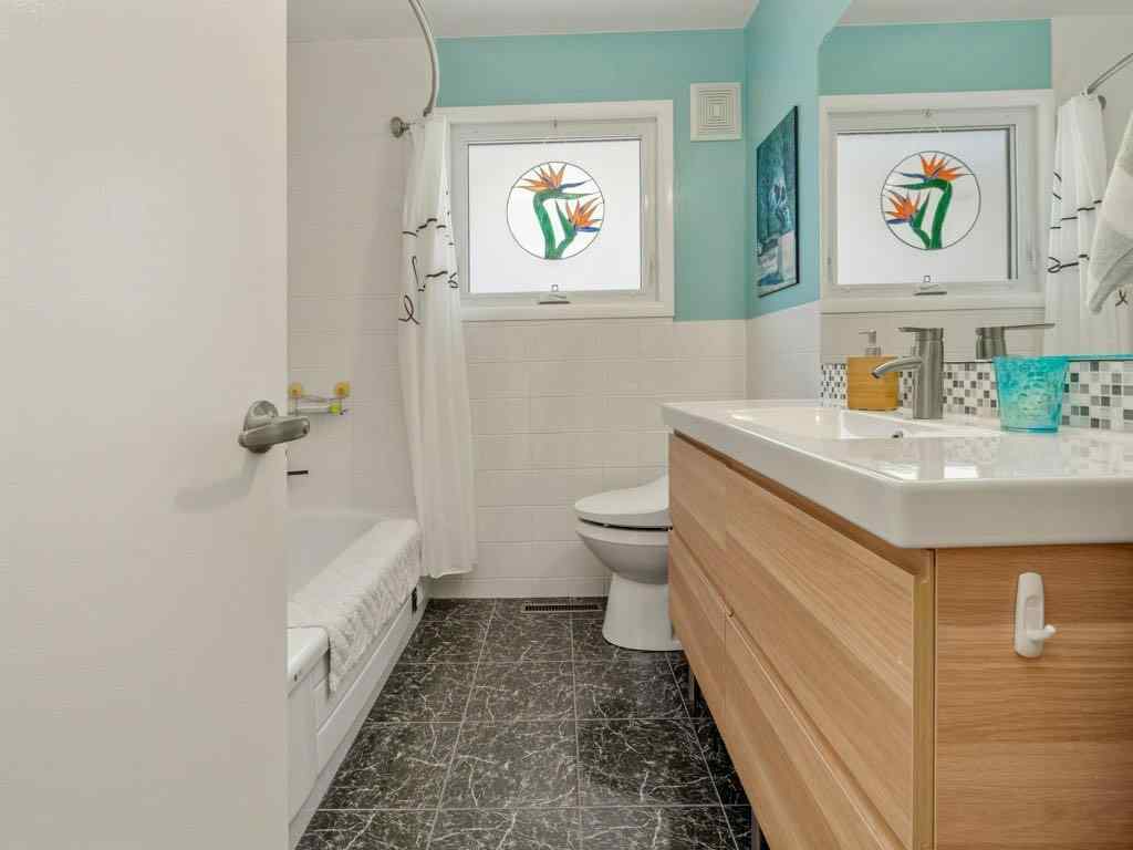 MLS® A2266041 - 2122 20 Avenue S in Agnes Davidson Lethbridge, Residential