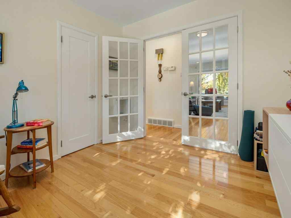 MLS® A2266041 - 2122 20 Avenue S in Agnes Davidson Lethbridge, Residential