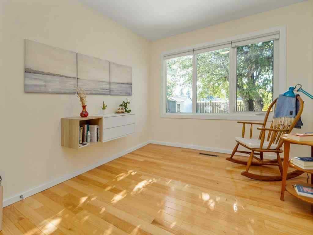 MLS® A2266041 - 2122 20 Avenue S in Agnes Davidson Lethbridge, Residential