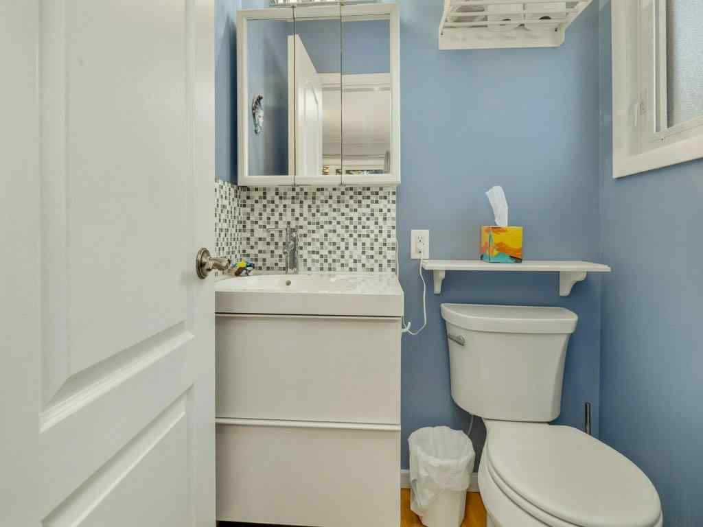 MLS® A2266041 - 2122 20 Avenue S in Agnes Davidson Lethbridge, Residential