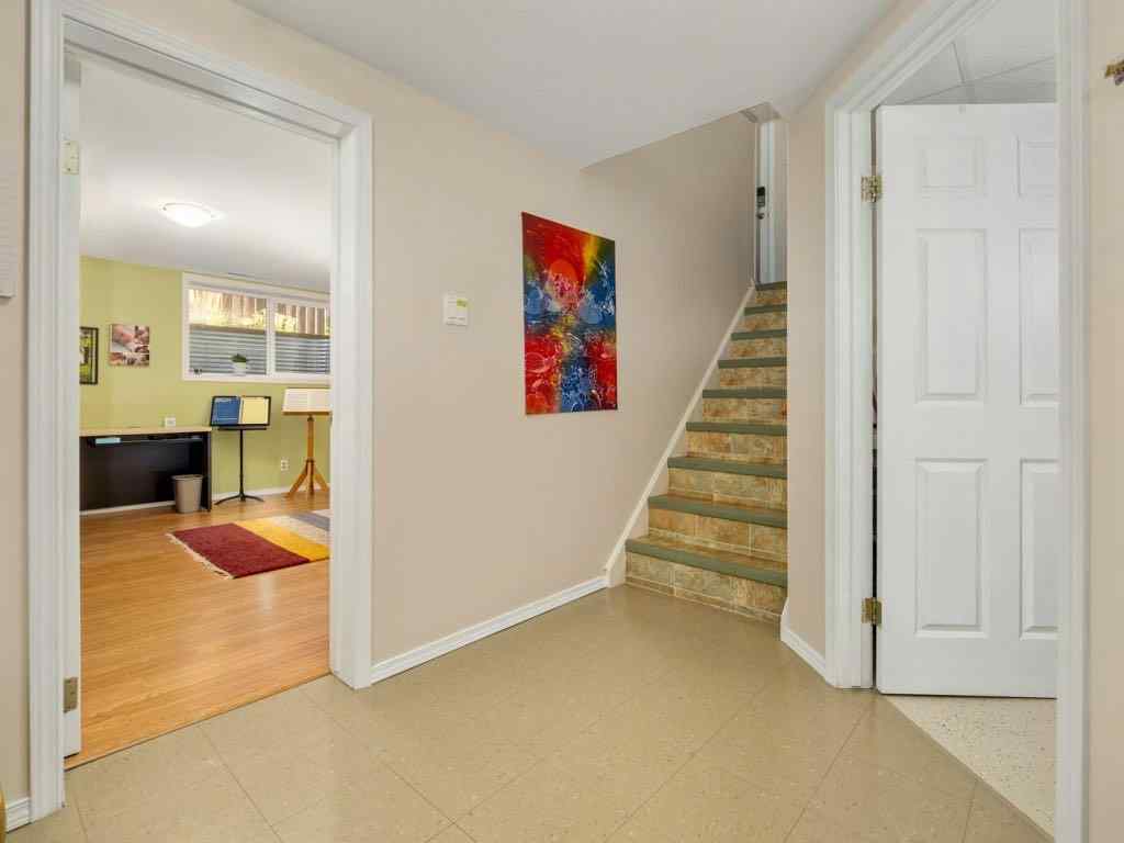 MLS® A2266041 - 2122 20 Avenue S in Agnes Davidson Lethbridge, Residential