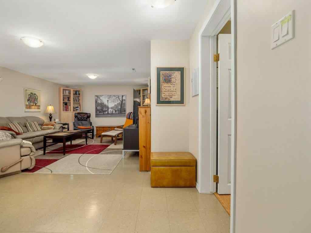 MLS® A2266041 - 2122 20 Avenue S in Agnes Davidson Lethbridge, Residential