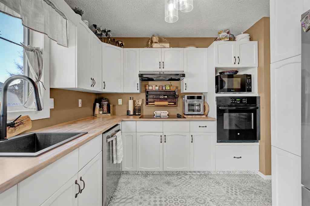 MLS® A2266045 - 908 Birch Street  in NONE Beaverlodge, Residential