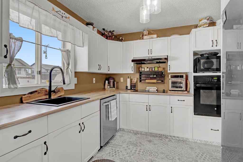 MLS® A2266045 - 908 Birch Street  in NONE Beaverlodge, Residential