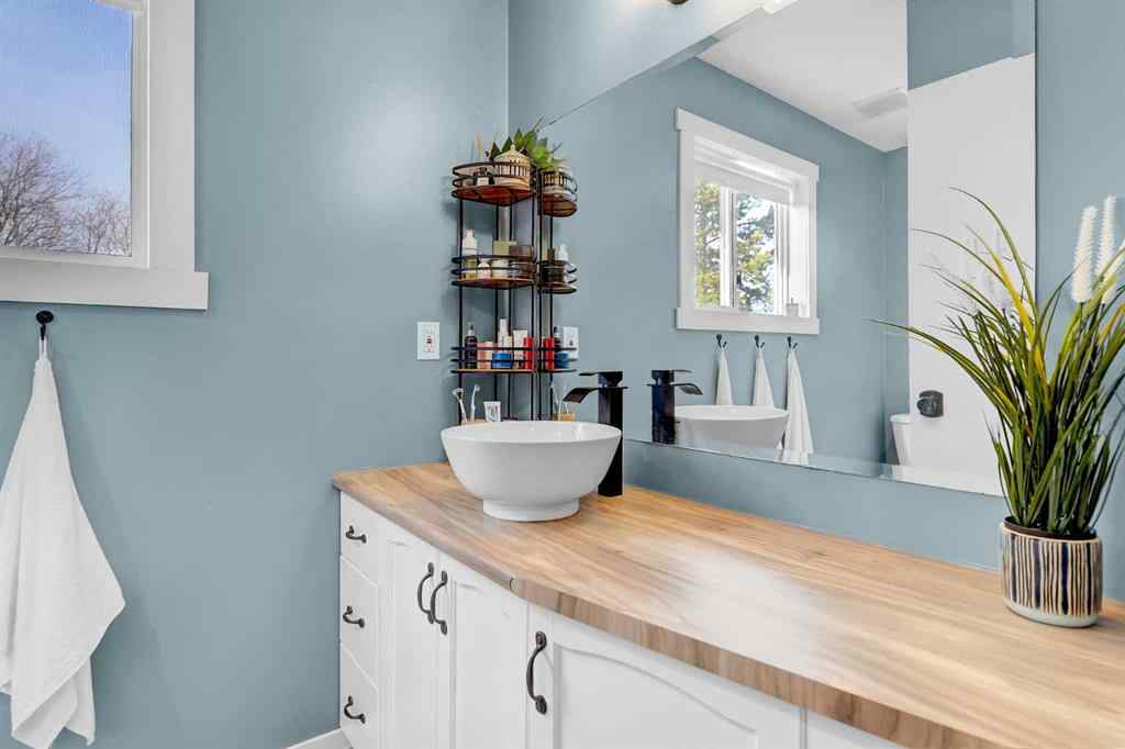 MLS® A2266045 - 908 Birch Street  in NONE Beaverlodge, Residential