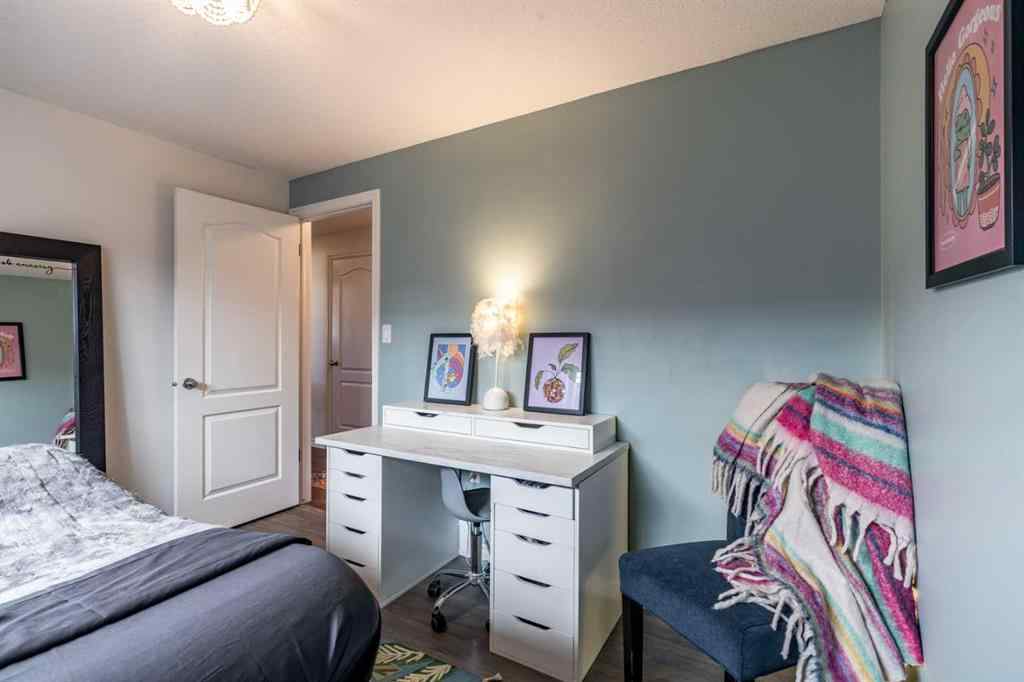 MLS® A2266055 - 87 Vista Road SE in SE Southridge Medicine Hat, Residential