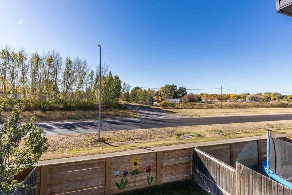 MLS® A2266055 - 87 Vista Road SE in SE Southridge Medicine Hat, Residential