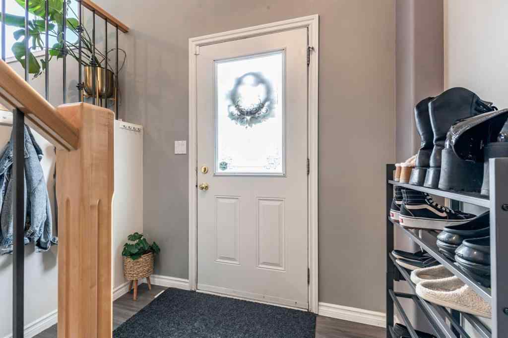 MLS® A2266055 - 87 Vista Road SE in SE Southridge Medicine Hat, Residential