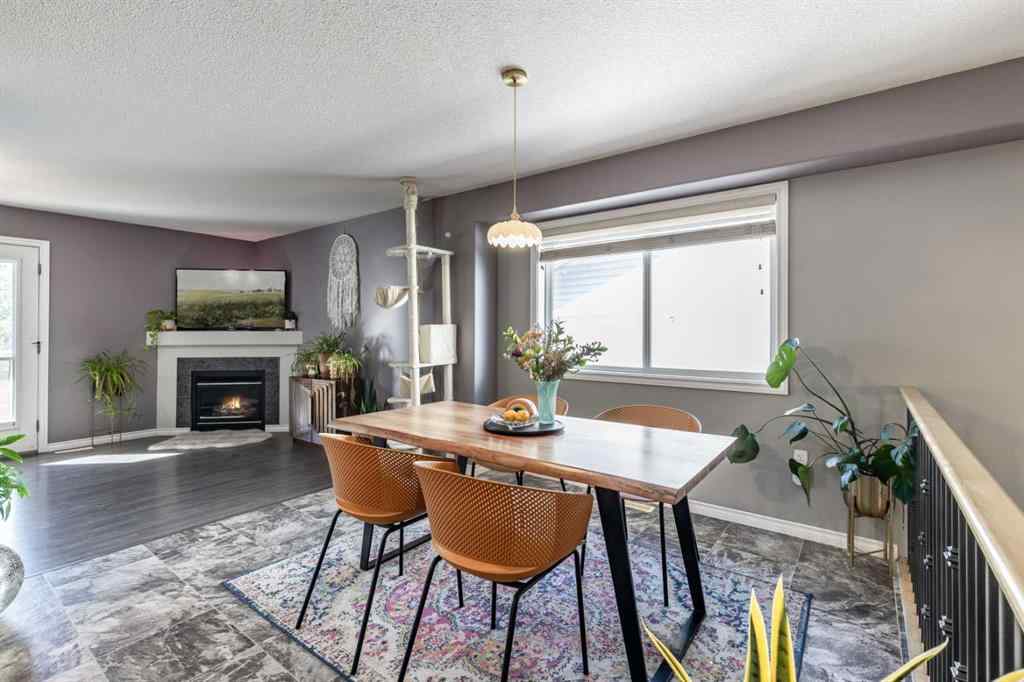 MLS® A2266055 - 87 Vista Road SE in SE Southridge Medicine Hat, Residential